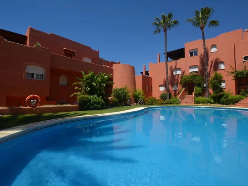 BEAUTIFUL BEACHFRONT APARTMENT WITH FANTASTIC TERRACE ON ONE OF MARBELLA'S BEST BEACHES!!
