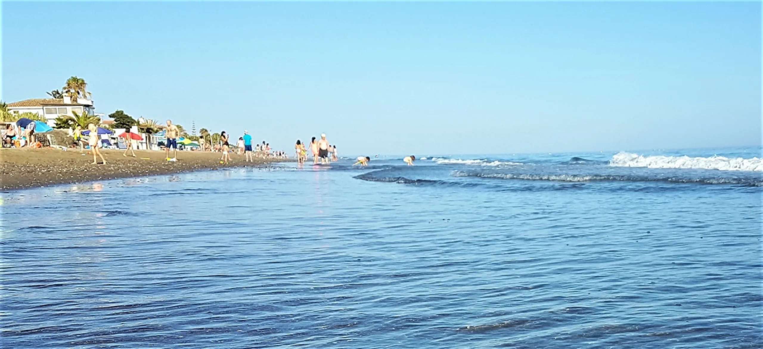 BEAUTIFUL BEACHFRONT APARTMENT WITH FANTASTIC TERRACE ON ONE OF MARBELLA'S BEST BEACHES!!