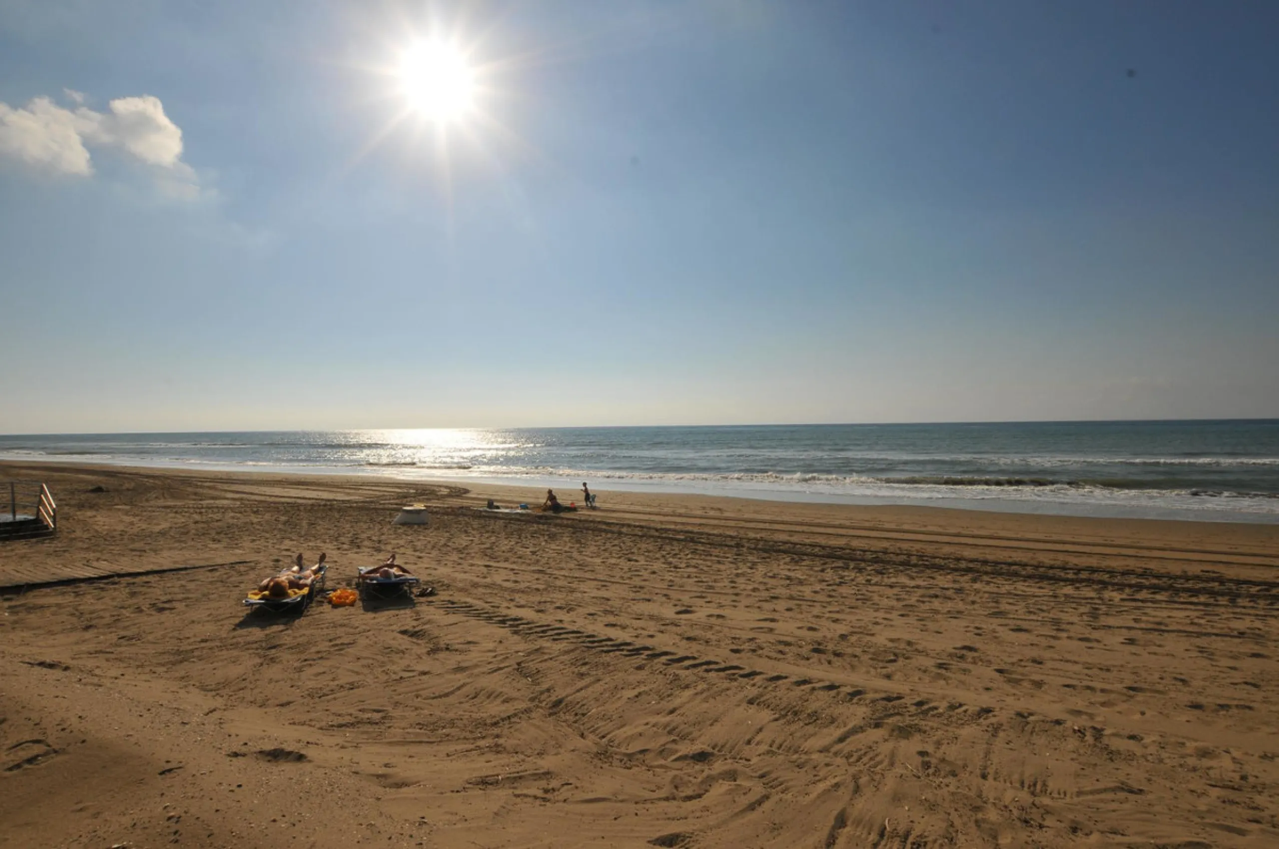 BEAUTIFUL BEACHFRONT APARTMENT WITH FANTASTIC TERRACE ON ONE OF MARBELLA'S BEST BEACHES!!
