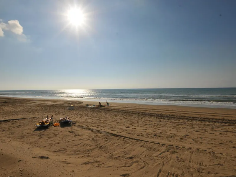 BEAUTIFUL BEACHFRONT APARTMENT WITH FANTASTIC TERRACE ON ONE OF MARBELLA'S BEST BEACHES!!