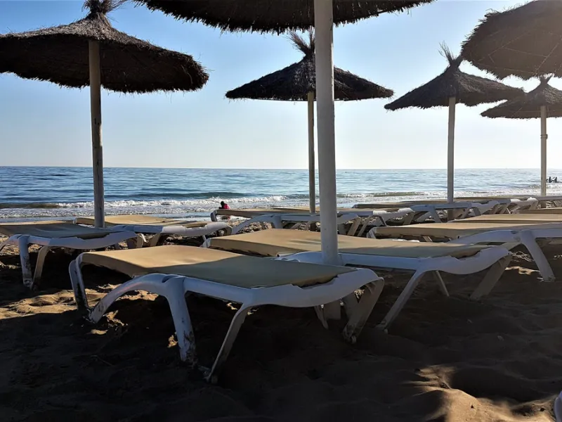 BEAUTIFUL BEACHFRONT APARTMENT WITH FANTASTIC TERRACE ON ONE OF MARBELLA'S BEST BEACHES!!