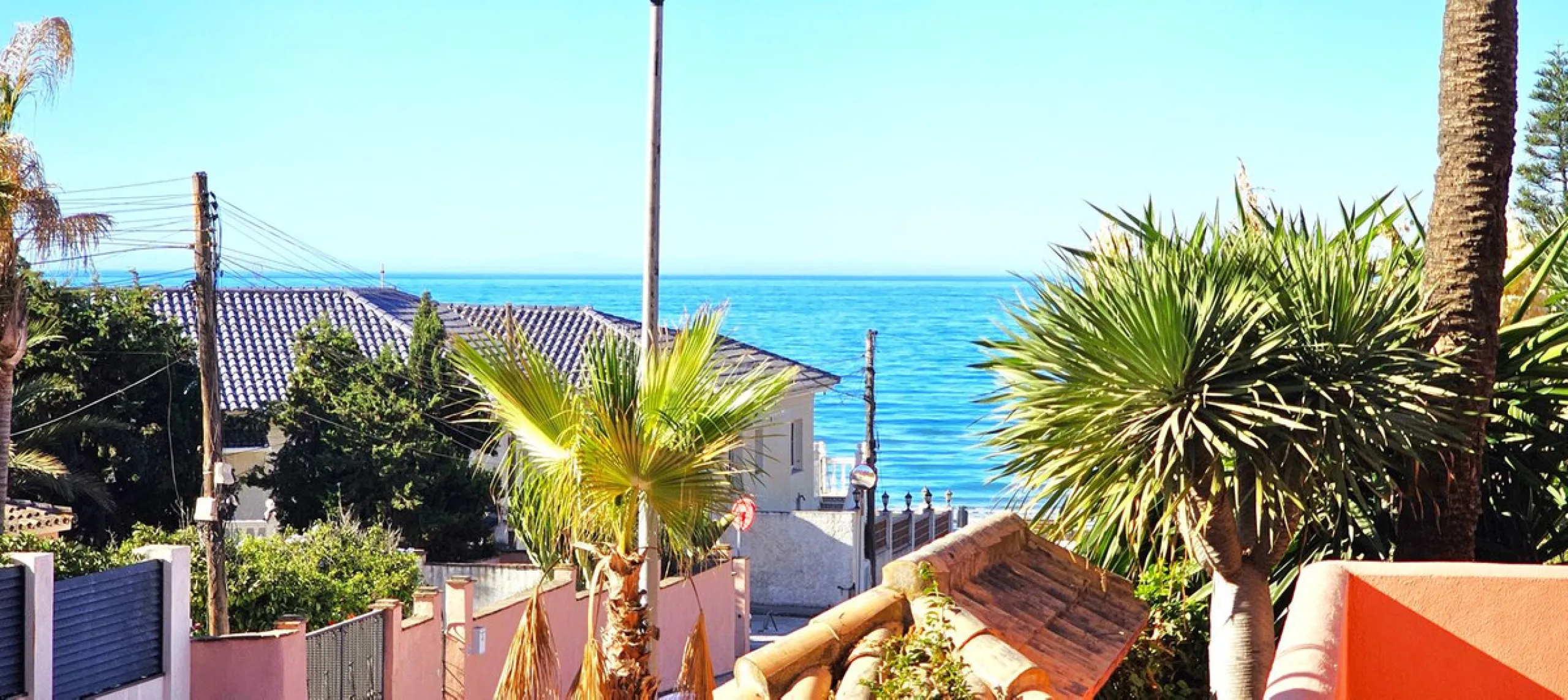 BEAUTIFUL BEACHFRONT APARTMENT WITH FANTASTIC TERRACE ON ONE OF MARBELLA'S BEST BEACHES!!