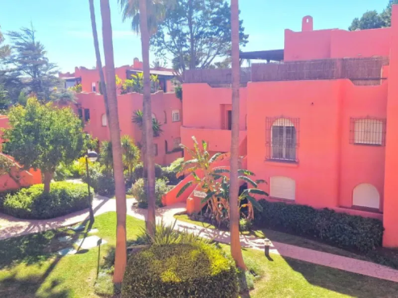 BEAUTIFUL BEACHFRONT APARTMENT WITH FANTASTIC TERRACE ON ONE OF MARBELLA'S BEST BEACHES!!