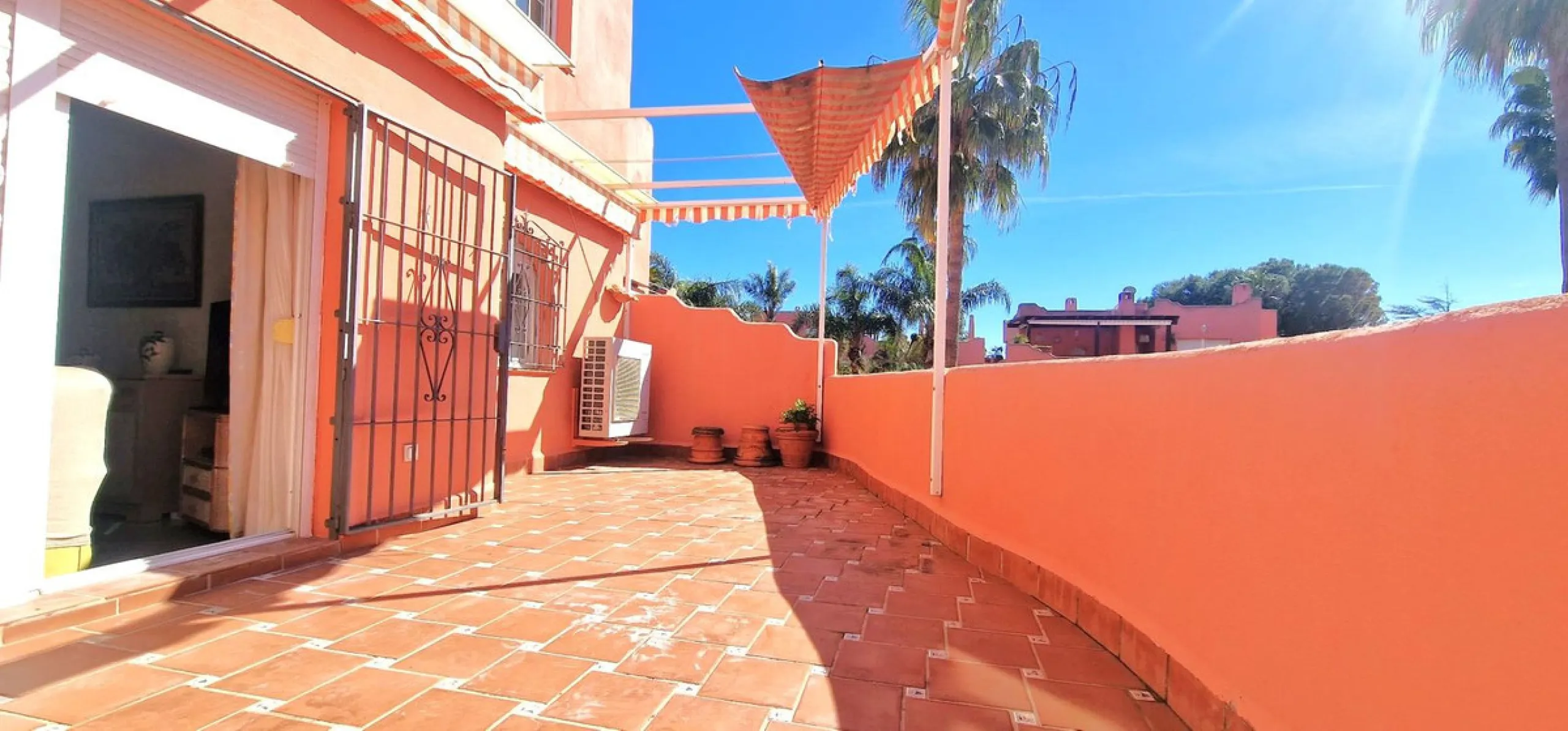 BEAUTIFUL BEACHFRONT APARTMENT WITH FANTASTIC TERRACE ON ONE OF MARBELLA'S BEST BEACHES!!