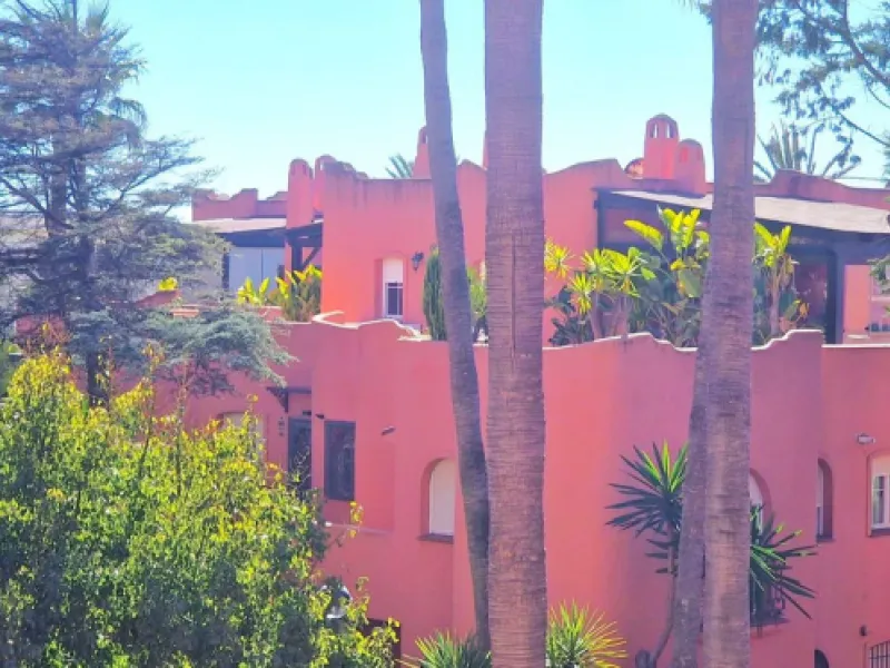 BEAUTIFUL BEACHFRONT APARTMENT WITH FANTASTIC TERRACE ON ONE OF MARBELLA'S BEST BEACHES!!
