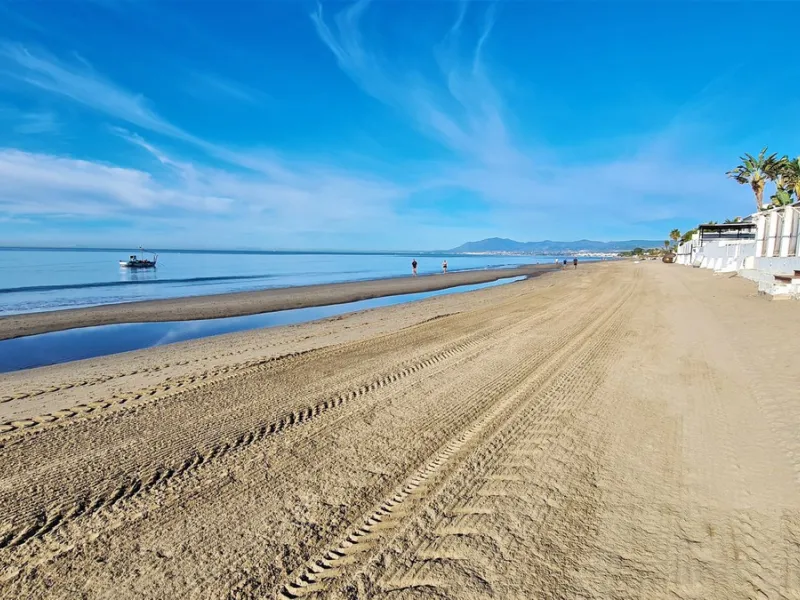 BEAUTIFUL BEACHFRONT APARTMENT WITH FANTASTIC TERRACE ON ONE OF MARBELLA'S BEST BEACHES!!