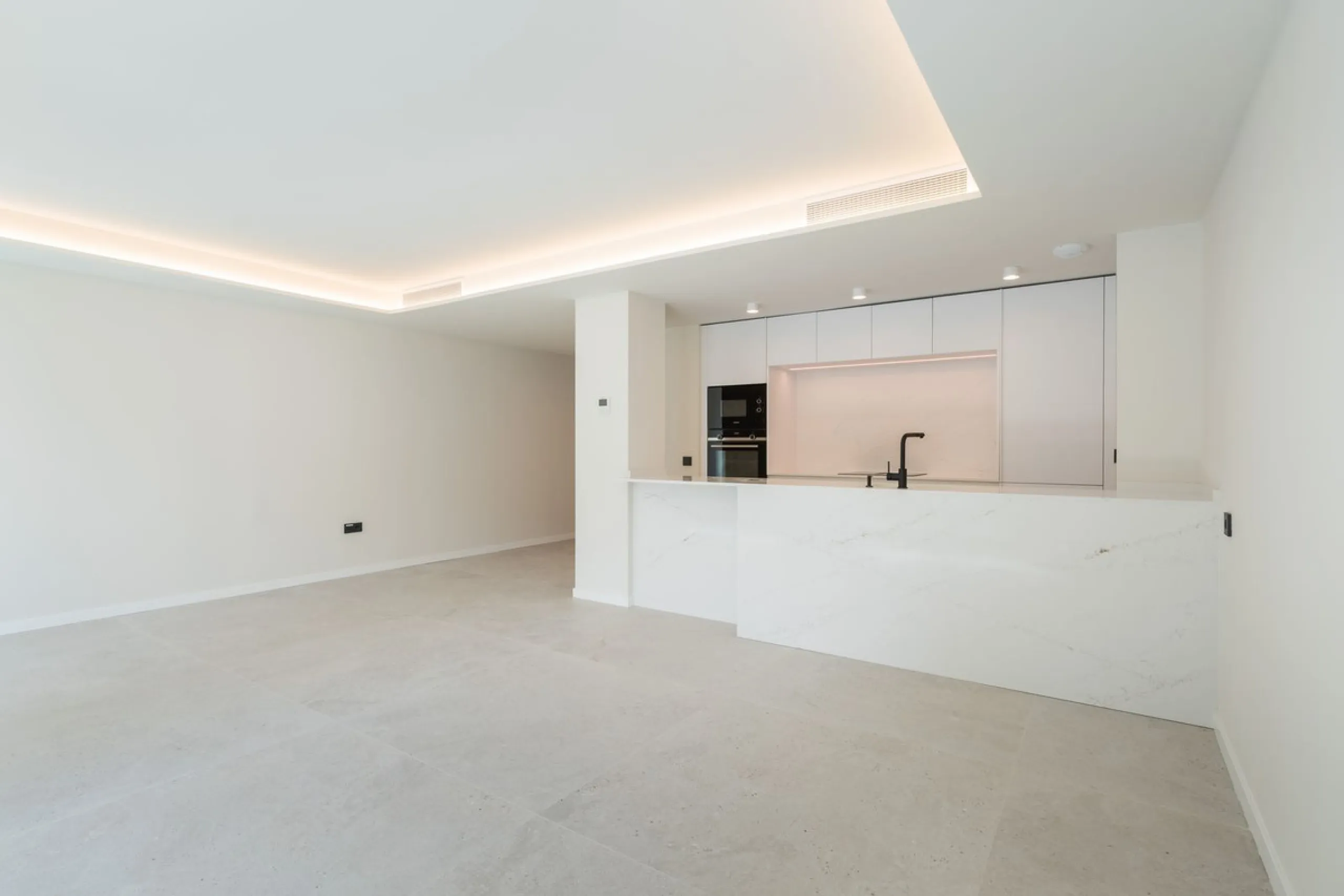 Luxury 3-Bedroom Apartment in the Heart of Marbella – Second Line to the Beach