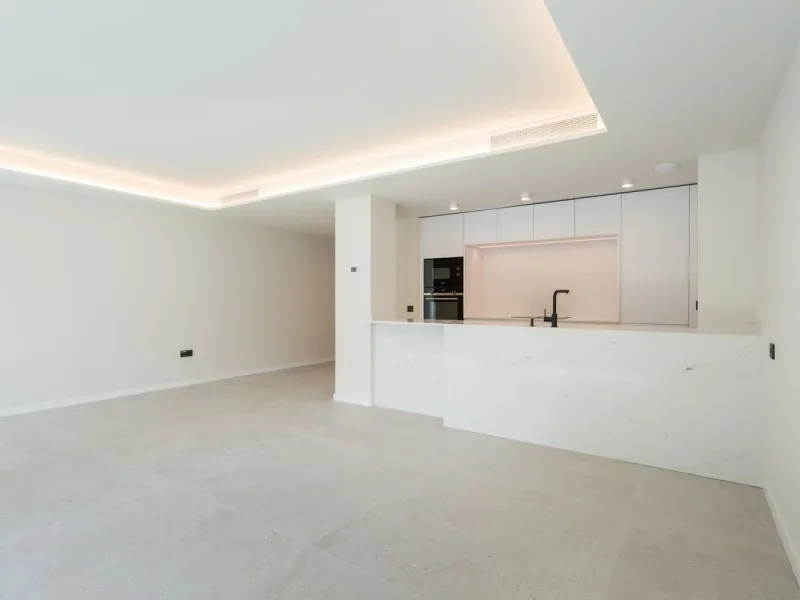 Luxury 3-Bedroom Apartment in the Heart of Marbella – Second Line to the Beach