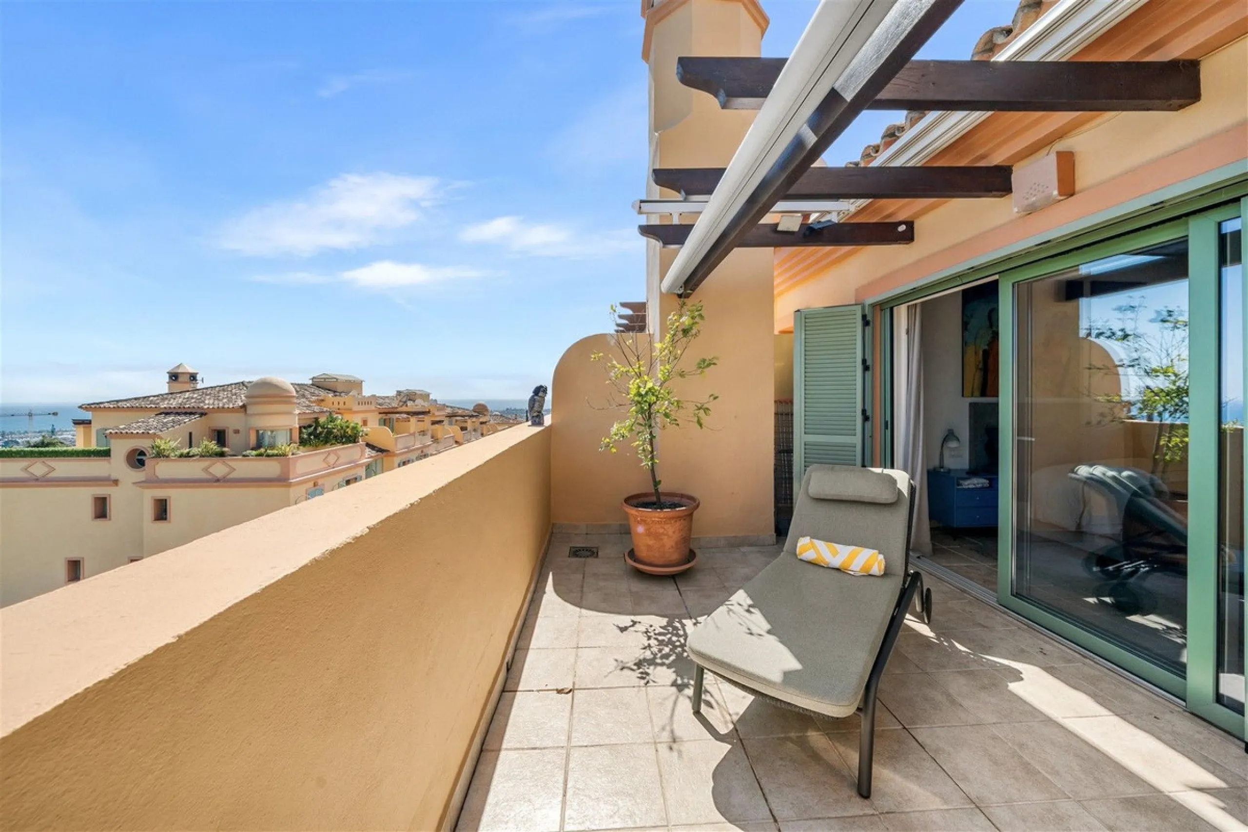 Exceptional panoramic duplex penthouse is located in the prestigious Los Flamingos Golf Resort and offers four bedrooms and two and a half bathrooms, beautifully presented in a refined modern rustic style.