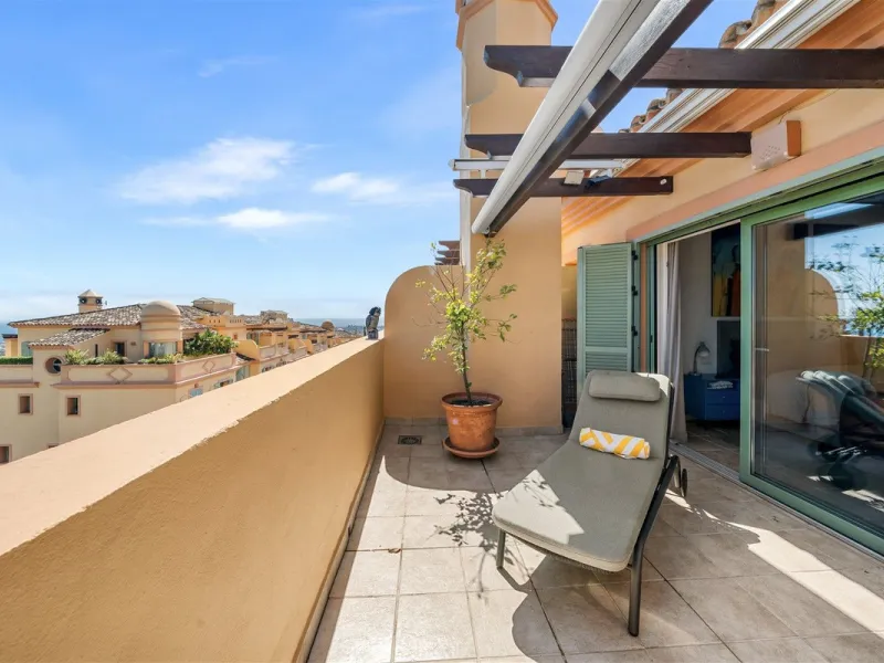 Exceptional panoramic duplex penthouse is located in the prestigious Los Flamingos Golf Resort and offers four bedrooms and two and a half bathrooms, beautifully presented in a refined modern rustic style.