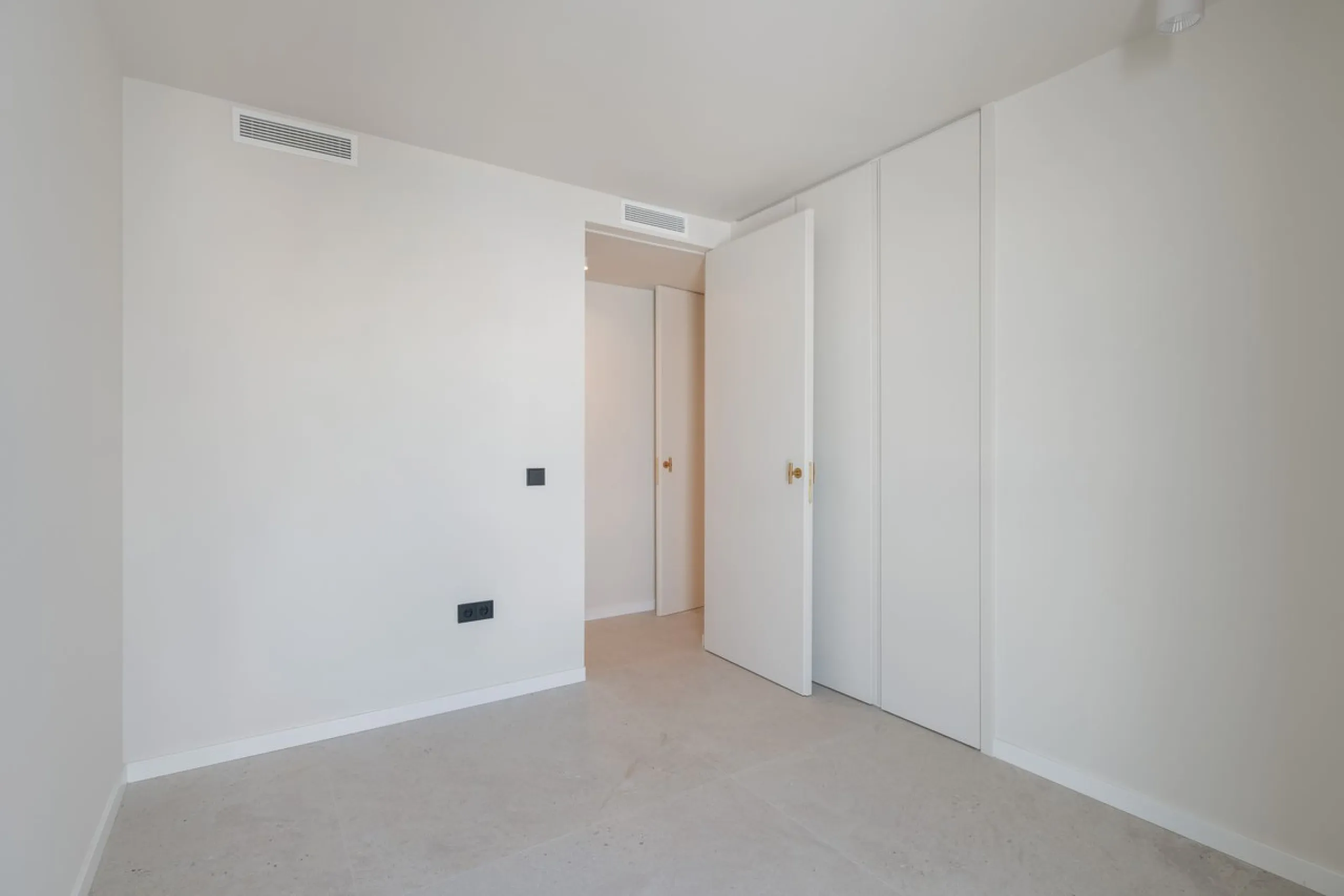 Luxury 3-Bedroom Apartment in the Heart of Marbella – Second Line to the Beach