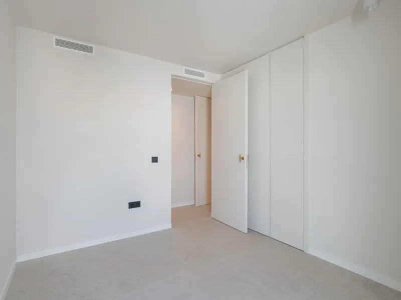 Luxury 3-Bedroom Apartment in the Heart of Marbella – Second Line to the Beach