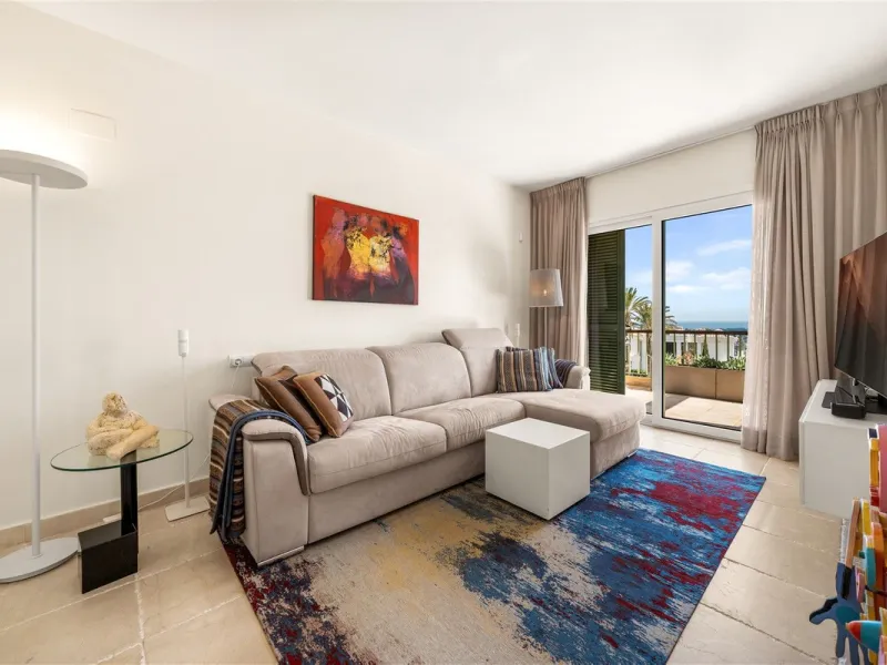 Exceptional panoramic duplex penthouse is located in the prestigious Los Flamingos Golf Resort and offers four bedrooms and two and a half bathrooms, beautifully presented in a refined modern rustic style.