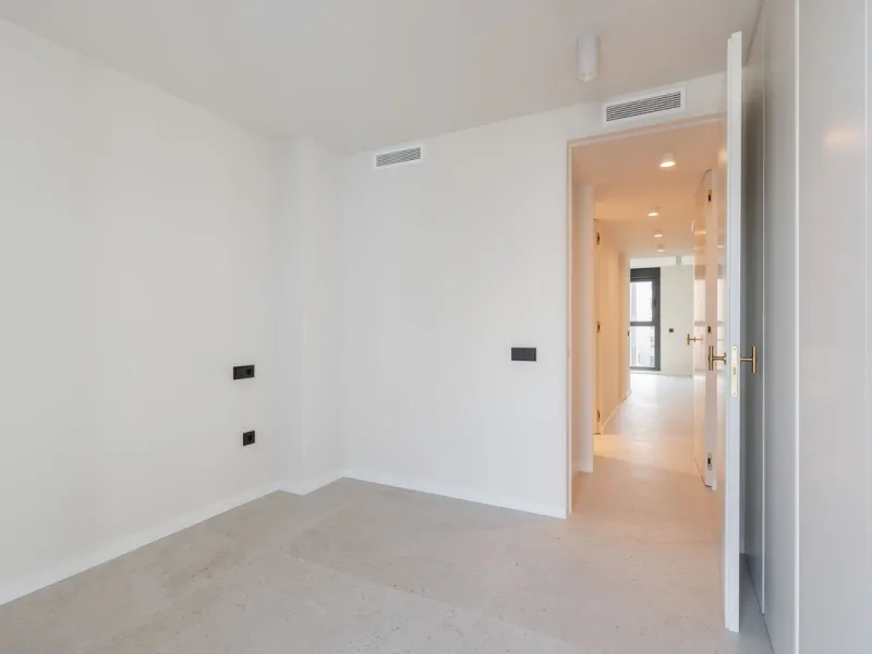 Luxury 3-Bedroom Apartment in the Heart of Marbella – Second Line to the Beach