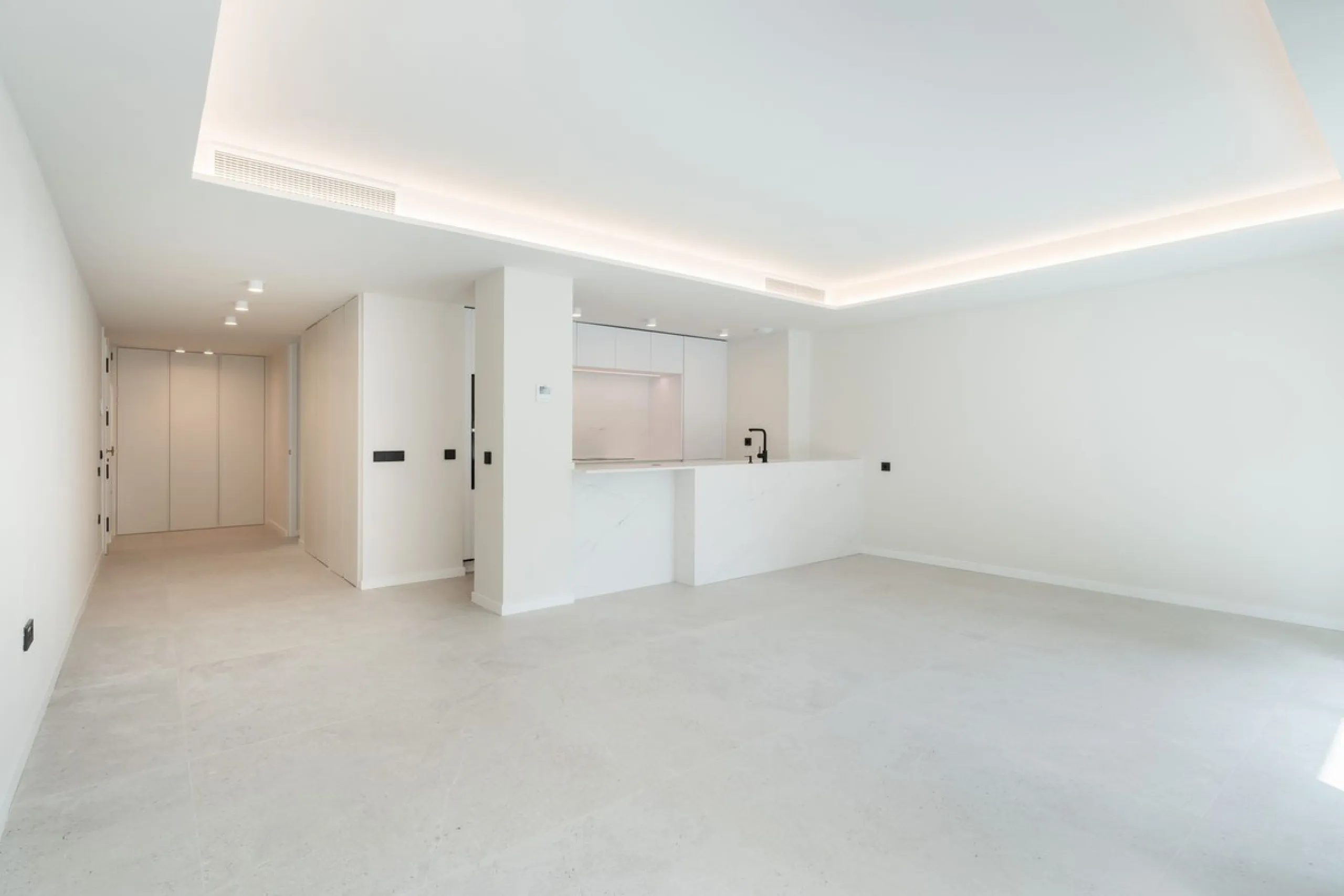 Luxury 3-Bedroom Apartment in the Heart of Marbella – Second Line to the Beach