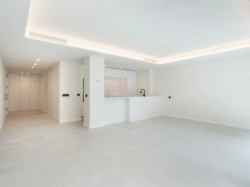 Luxury 3-Bedroom Apartment in the Heart of Marbella – Second Line to the Beach