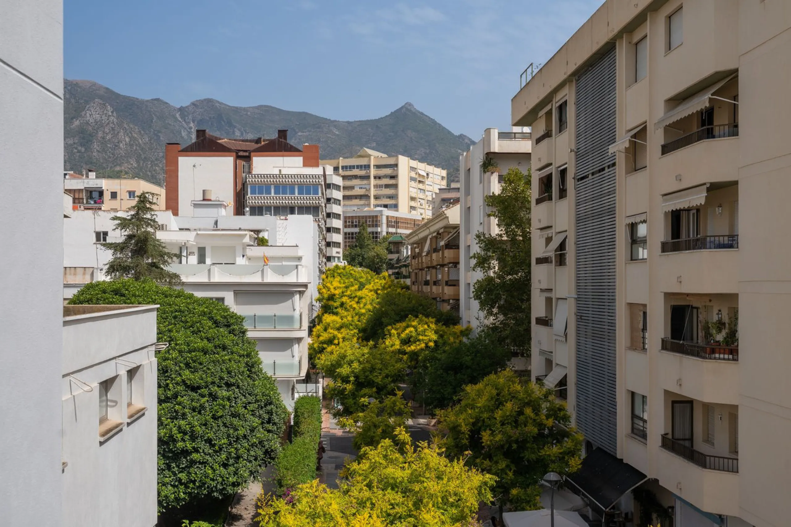Luxury 3-Bedroom Apartment in the Heart of Marbella – Second Line to the Beach
