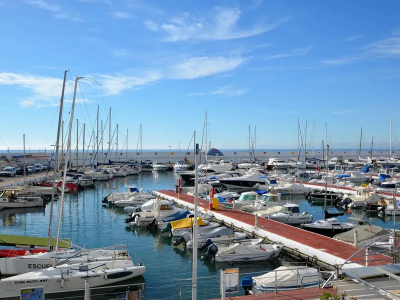Luxury 3-Bedroom Apartment in the Heart of Marbella – Second Line to the Beach