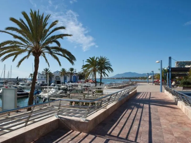 Luxury 3-Bedroom Apartment in the Heart of Marbella – Second Line to the Beach