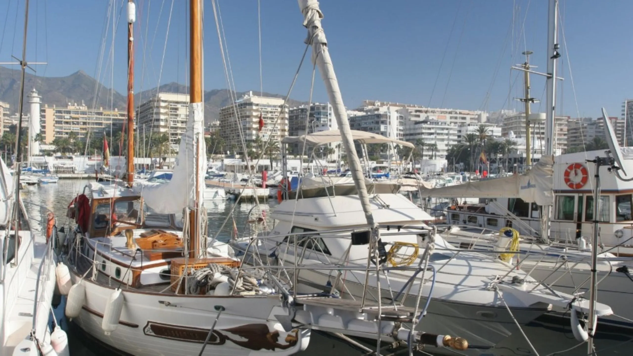 Luxury 3-Bedroom Apartment in the Heart of Marbella – Second Line to the Beach