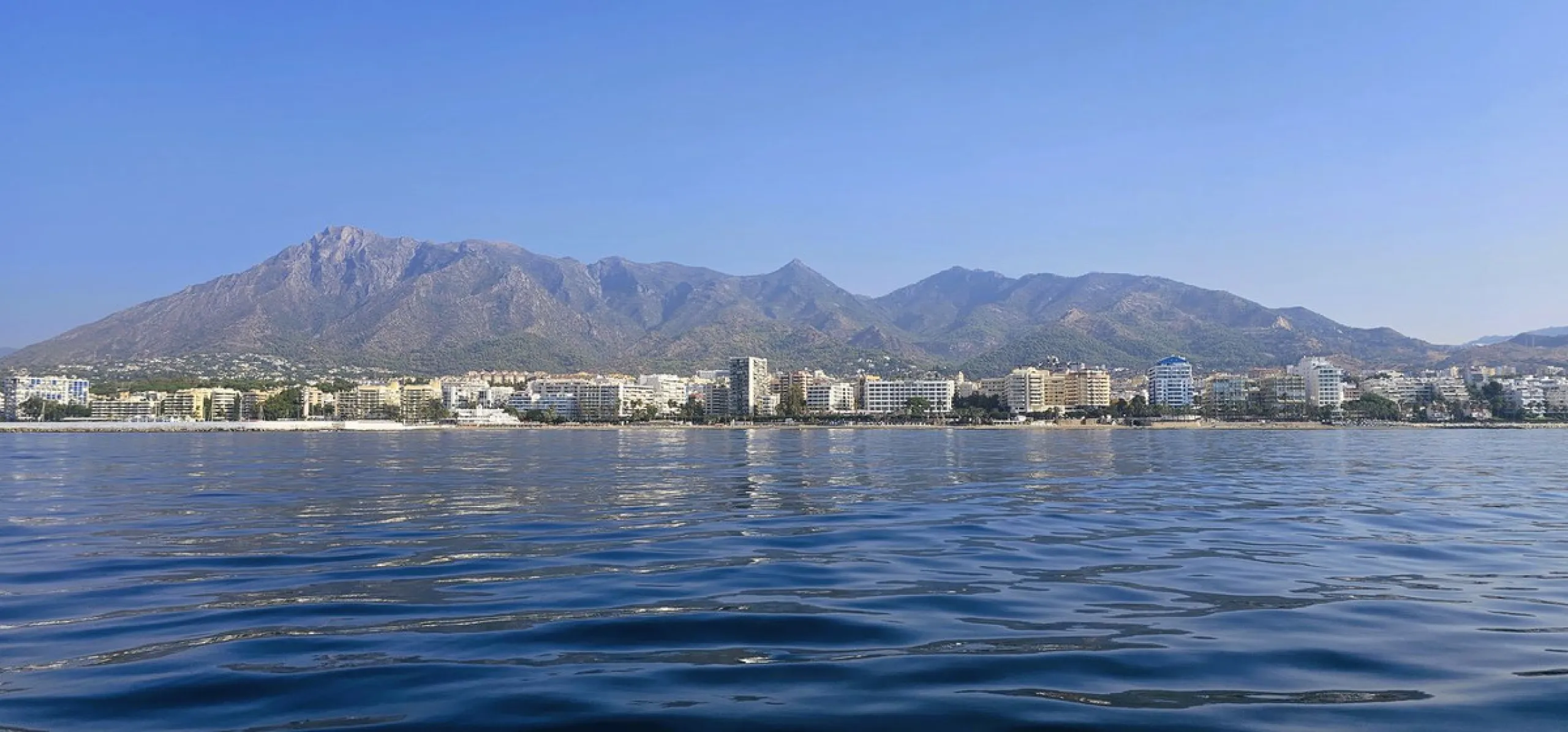 Luxury 3-Bedroom Apartment in the Heart of Marbella – Second Line to the Beach