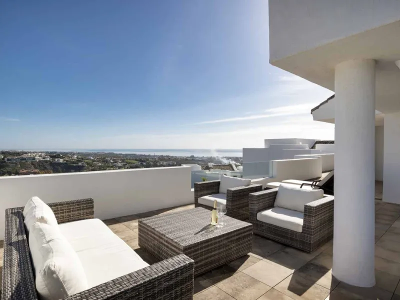 Luxury Penthouse with sea view, located in gated community "Alanda Los Flamingos", Benahavis.