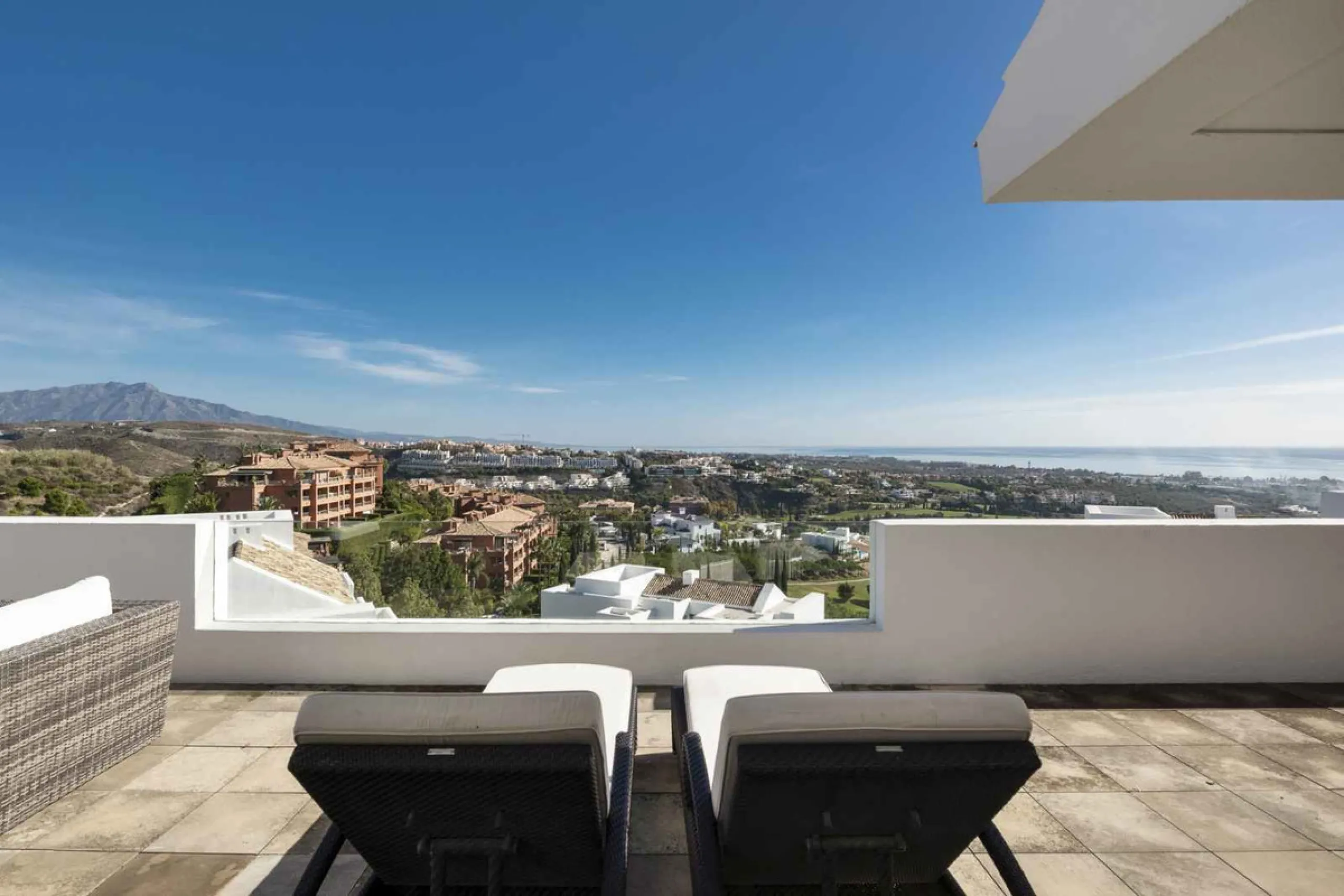 Luxury Penthouse with sea view, located in gated community "Alanda Los Flamingos", Benahavis.