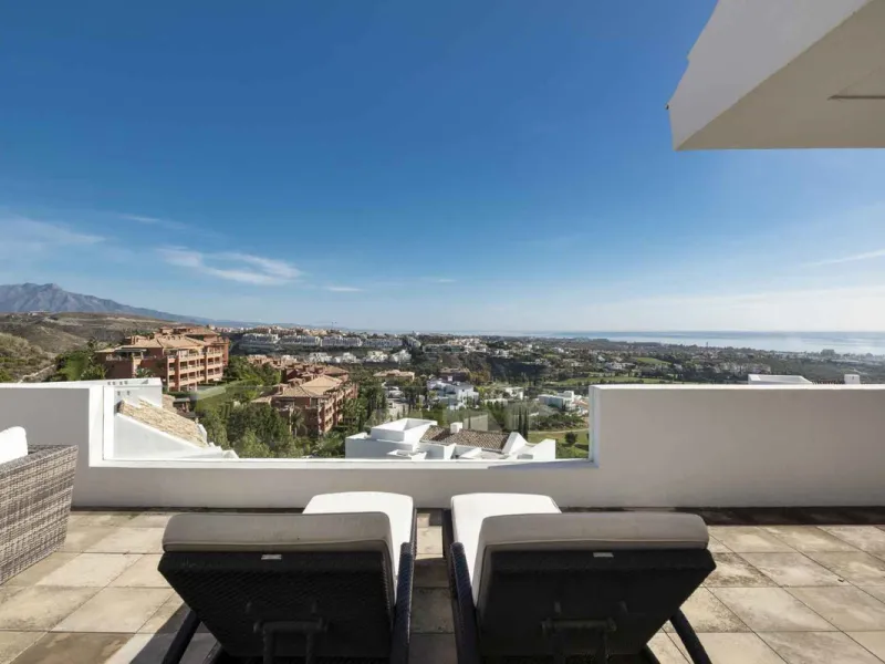 Luxury Penthouse with sea view, located in gated community "Alanda Los Flamingos", Benahavis.