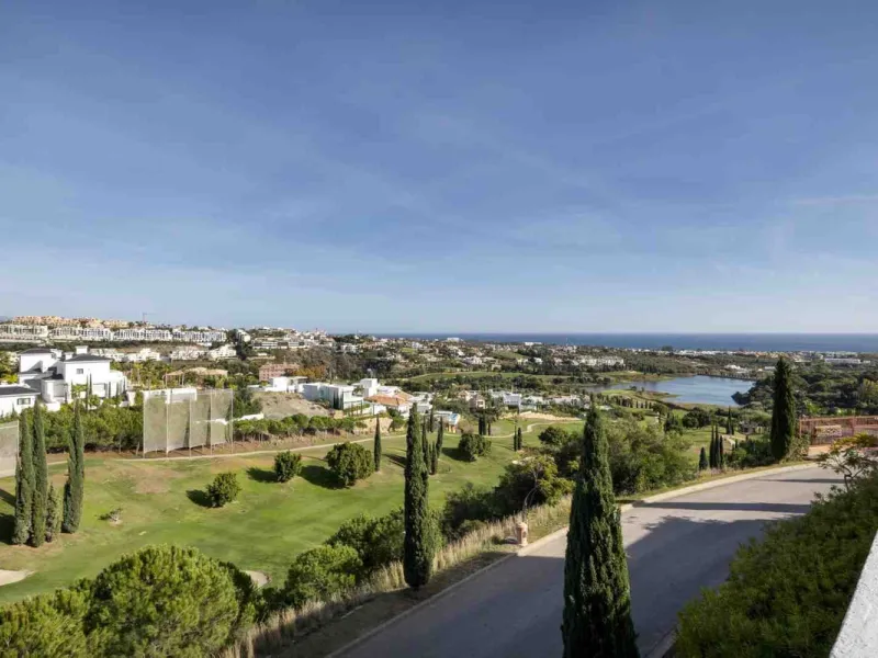 Luxury Penthouse with sea view, located in gated community "Alanda Los Flamingos", Benahavis.