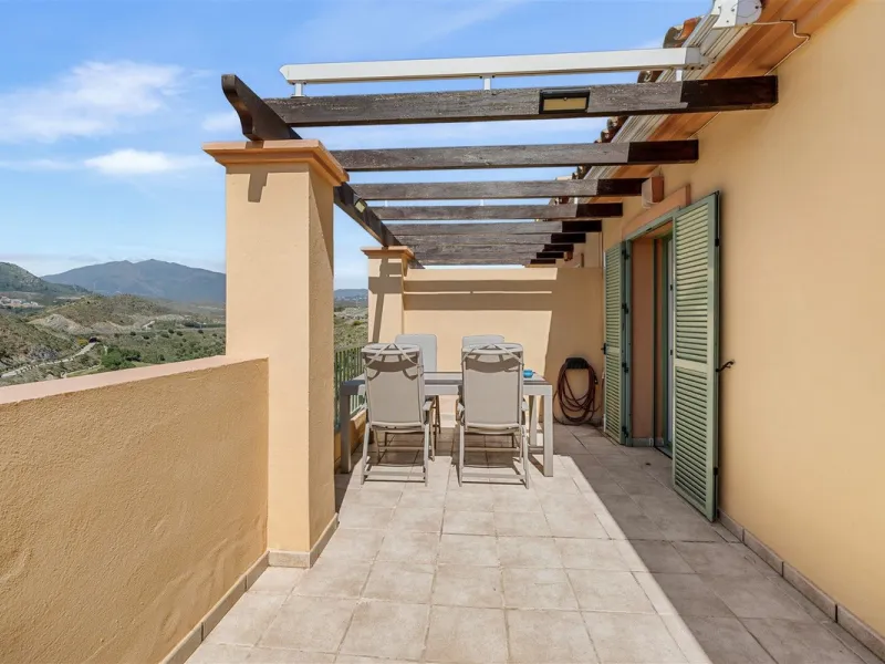 Exceptional panoramic duplex penthouse is located in the prestigious Los Flamingos Golf Resort and offers four bedrooms and two and a half bathrooms, beautifully presented in a refined modern rustic style.