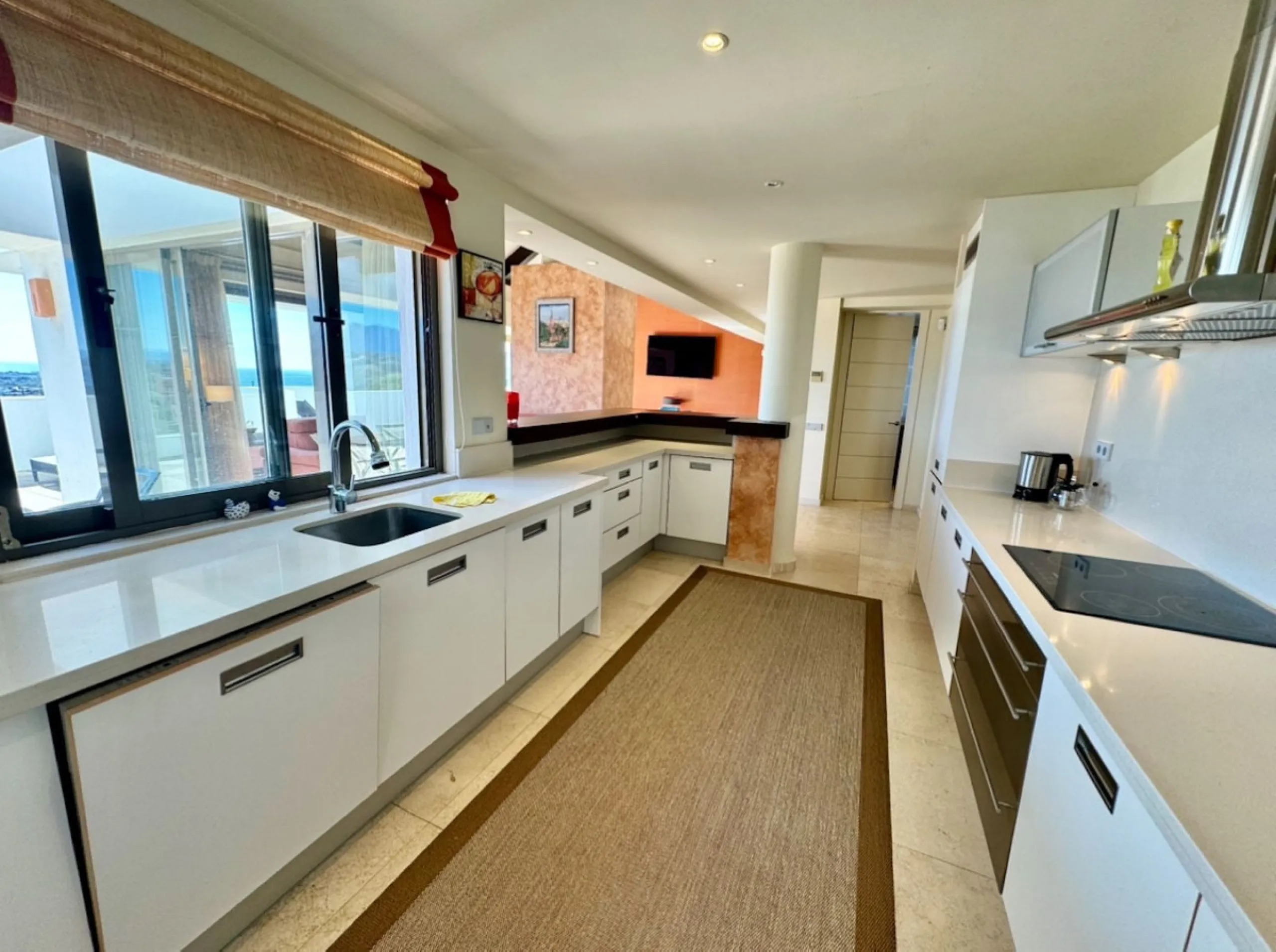 Luxury Penthouse with sea view, located in gated community "Alanda Los Flamingos", Benahavis.