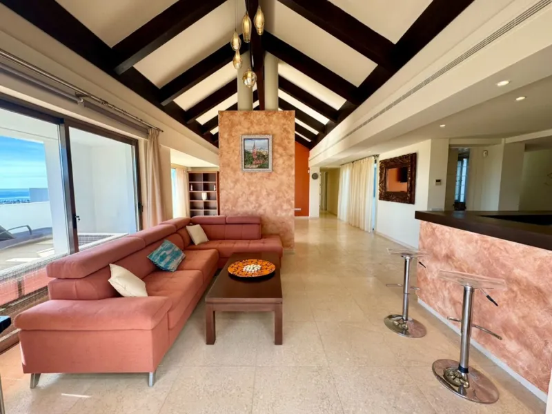 Luxury Penthouse with sea view, located in gated community "Alanda Los Flamingos", Benahavis.