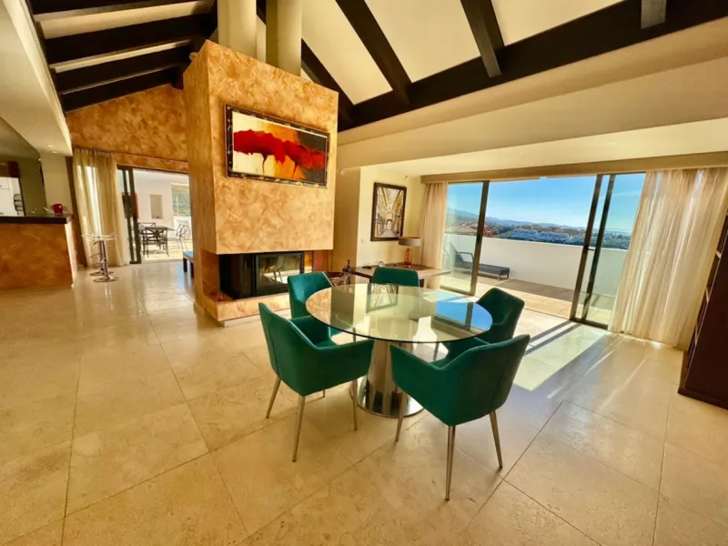 Luxury Penthouse with sea view, located in gated community "Alanda Los Flamingos", Benahavis.