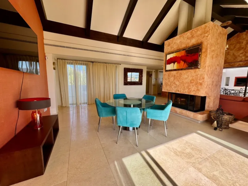 Luxury Penthouse with sea view, located in gated community "Alanda Los Flamingos", Benahavis.