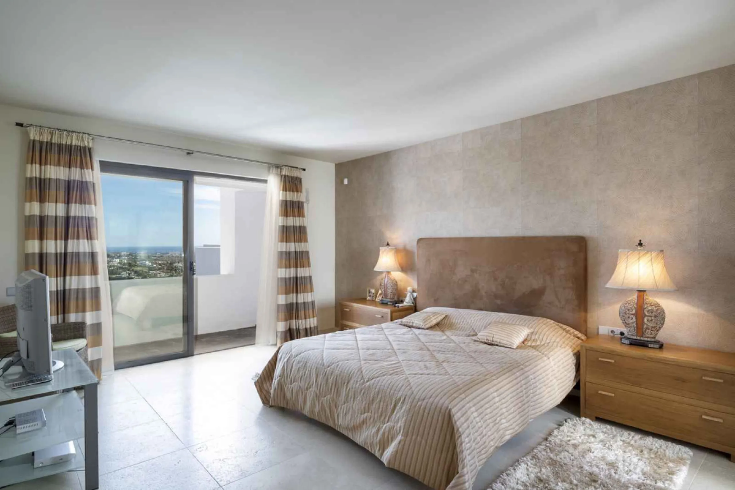 Luxury Penthouse with sea view, located in gated community "Alanda Los Flamingos", Benahavis.