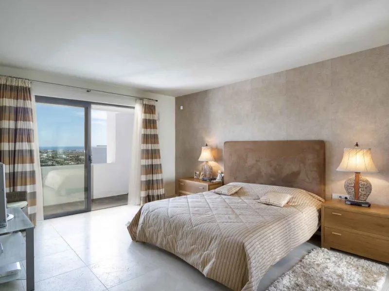 Luxury Penthouse with sea view, located in gated community "Alanda Los Flamingos", Benahavis.