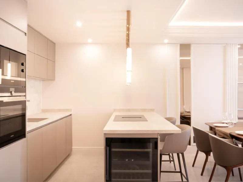 BEACHFRONT 3-BED APARTMENT ON THE NEW GOLDEN MILE