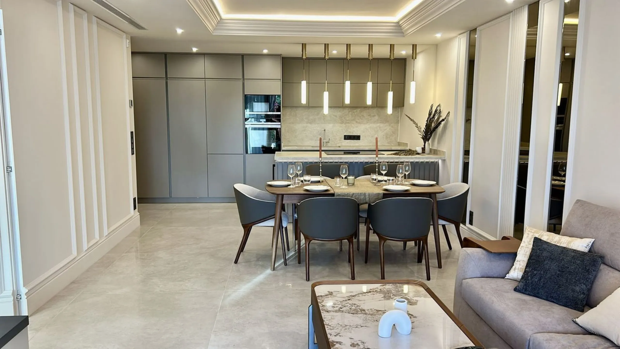 BEACHFRONT 3-BED APARTMENT ON THE NEW GOLDEN MILE
