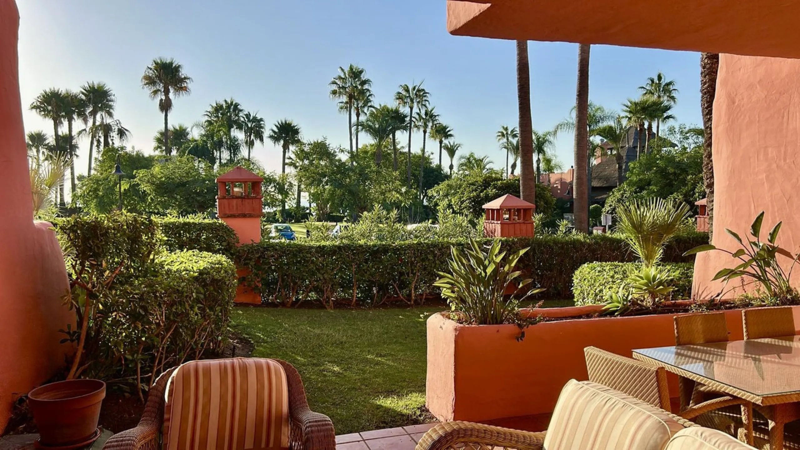 BEACHFRONT 3-BED APARTMENT ON THE NEW GOLDEN MILE
