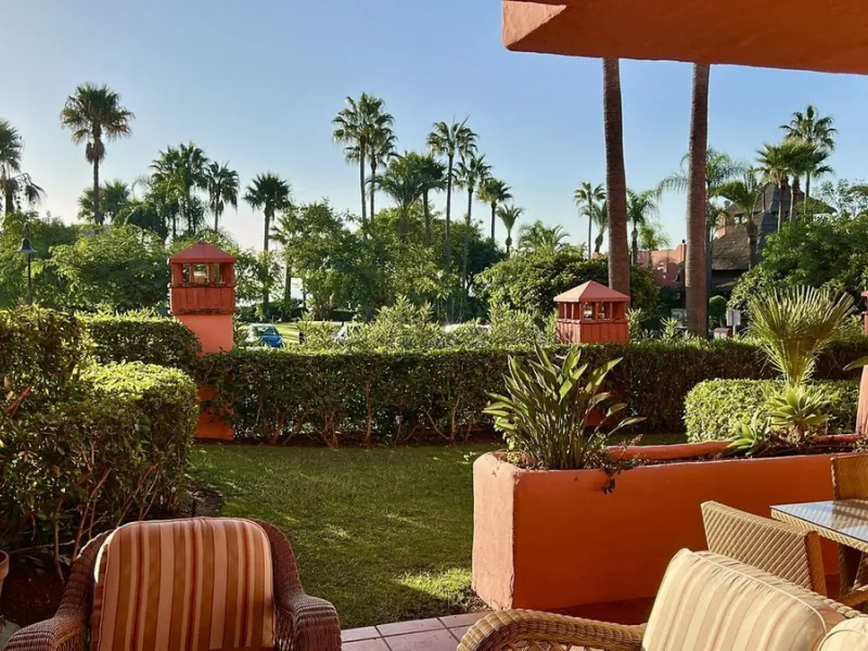 BEACHFRONT 3-BED APARTMENT ON THE NEW GOLDEN MILE