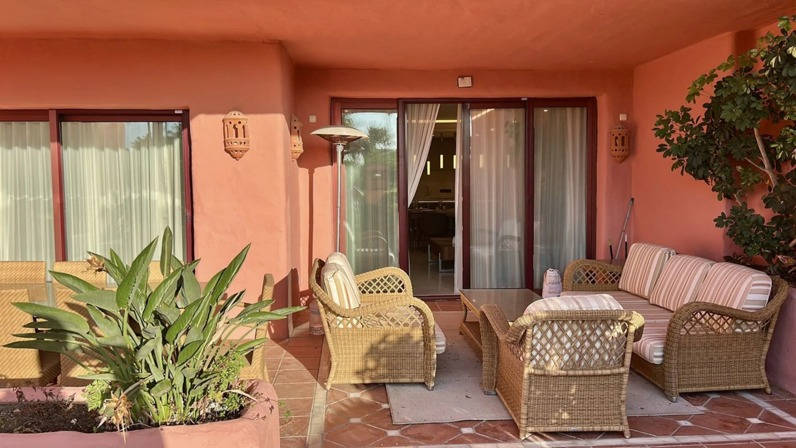 BEACHFRONT 3-BED APARTMENT ON THE NEW GOLDEN MILE