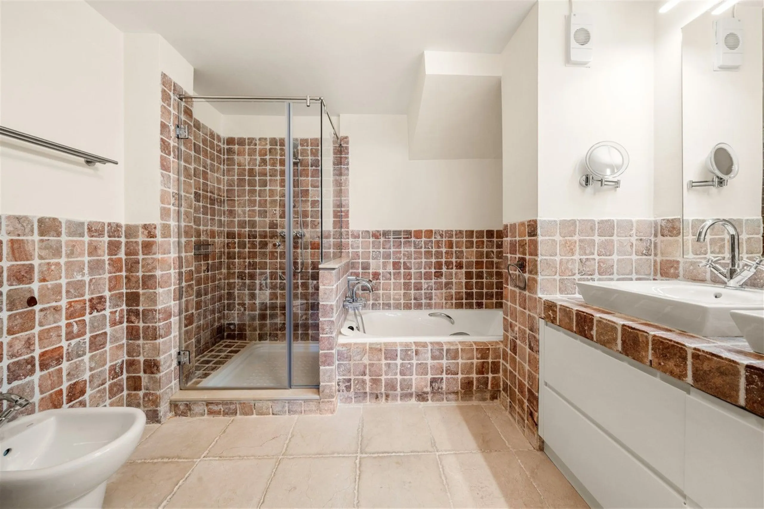 Exceptional panoramic duplex penthouse is located in the prestigious Los Flamingos Golf Resort and offers four bedrooms and two and a half bathrooms, beautifully presented in a refined modern rustic style.