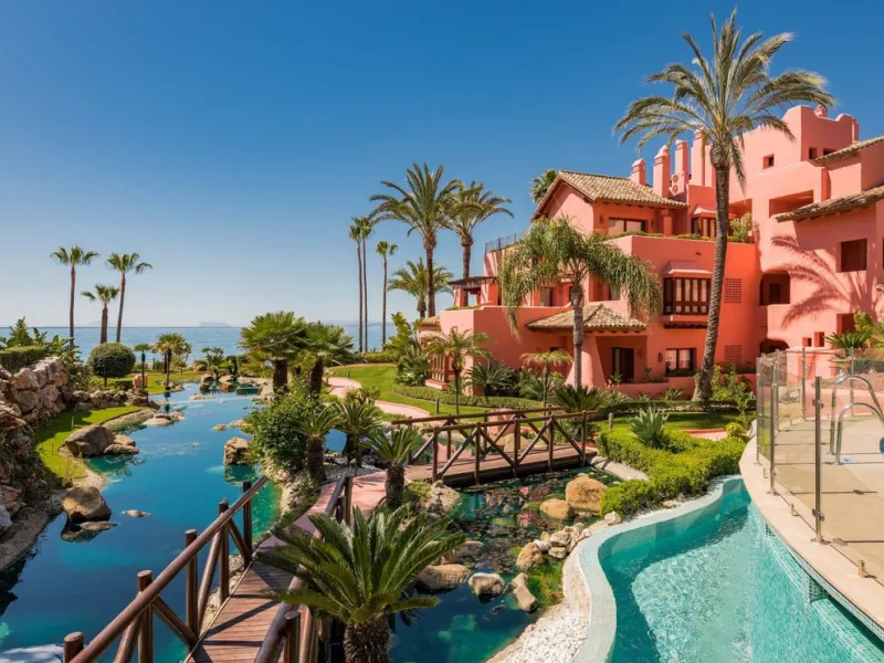 BEACHFRONT 3-BED APARTMENT ON THE NEW GOLDEN MILE