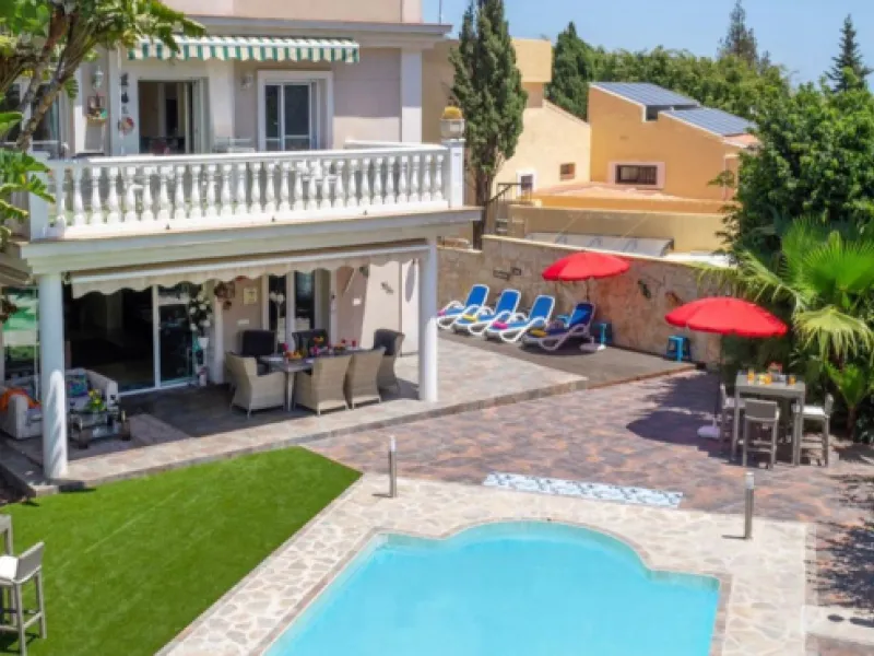 Set in a quite area of Campo Mijas and El Hornillo you have a fully functioning very successful south facing 8  bed 8 ensuite rental   villa set up as a rental  property for all year short and longer term rentals  in a fully  fenced  large landscaped plot