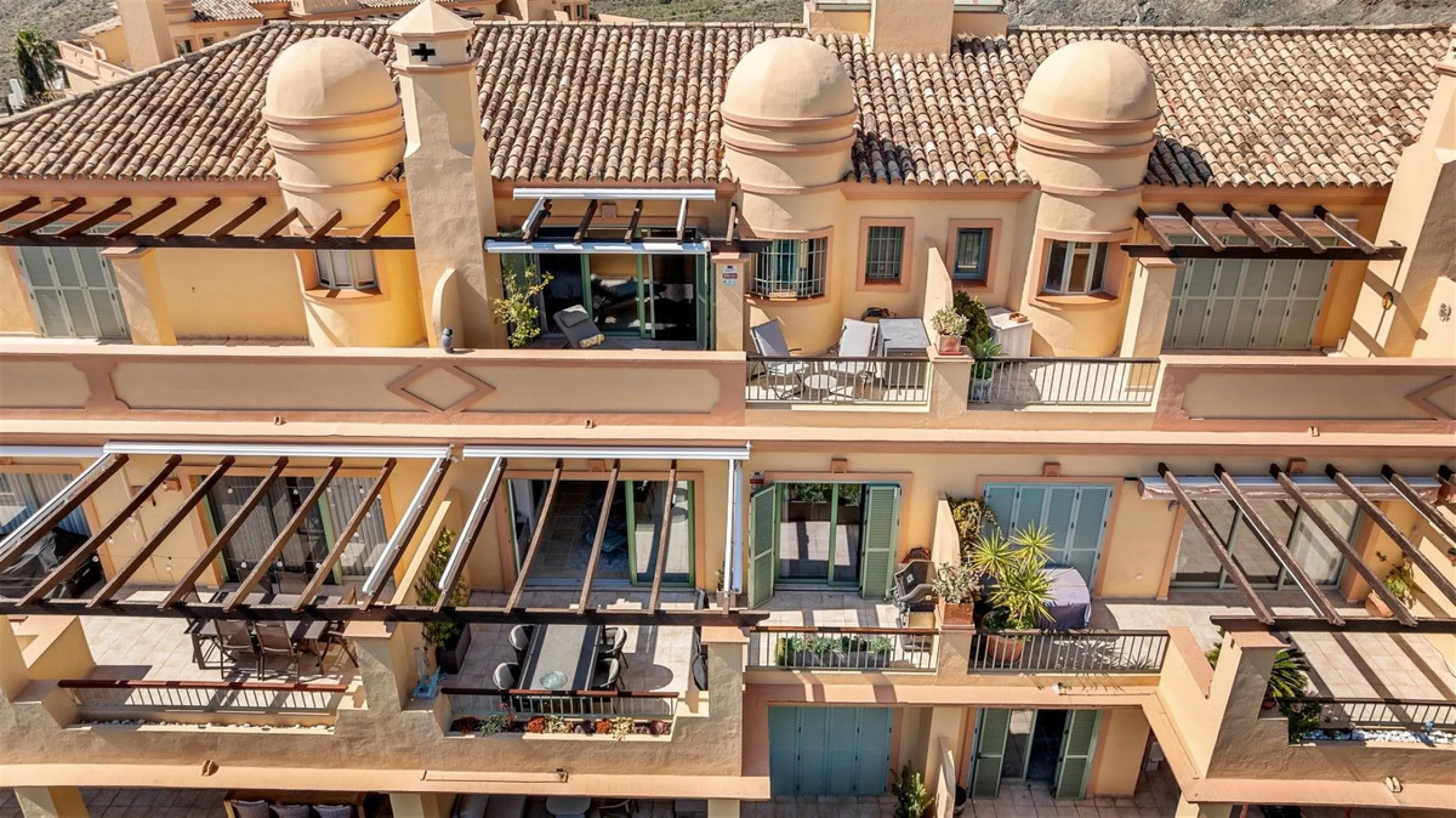 Exceptional panoramic duplex penthouse is located in the prestigious Los Flamingos Golf Resort and offers four bedrooms and two and a half bathrooms, beautifully presented in a refined modern rustic style.