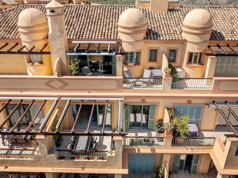 Exceptional panoramic duplex penthouse is located in the prestigious Los Flamingos Golf Resort and offers four bedrooms and two and a half bathrooms, beautifully presented in a refined modern rustic style.