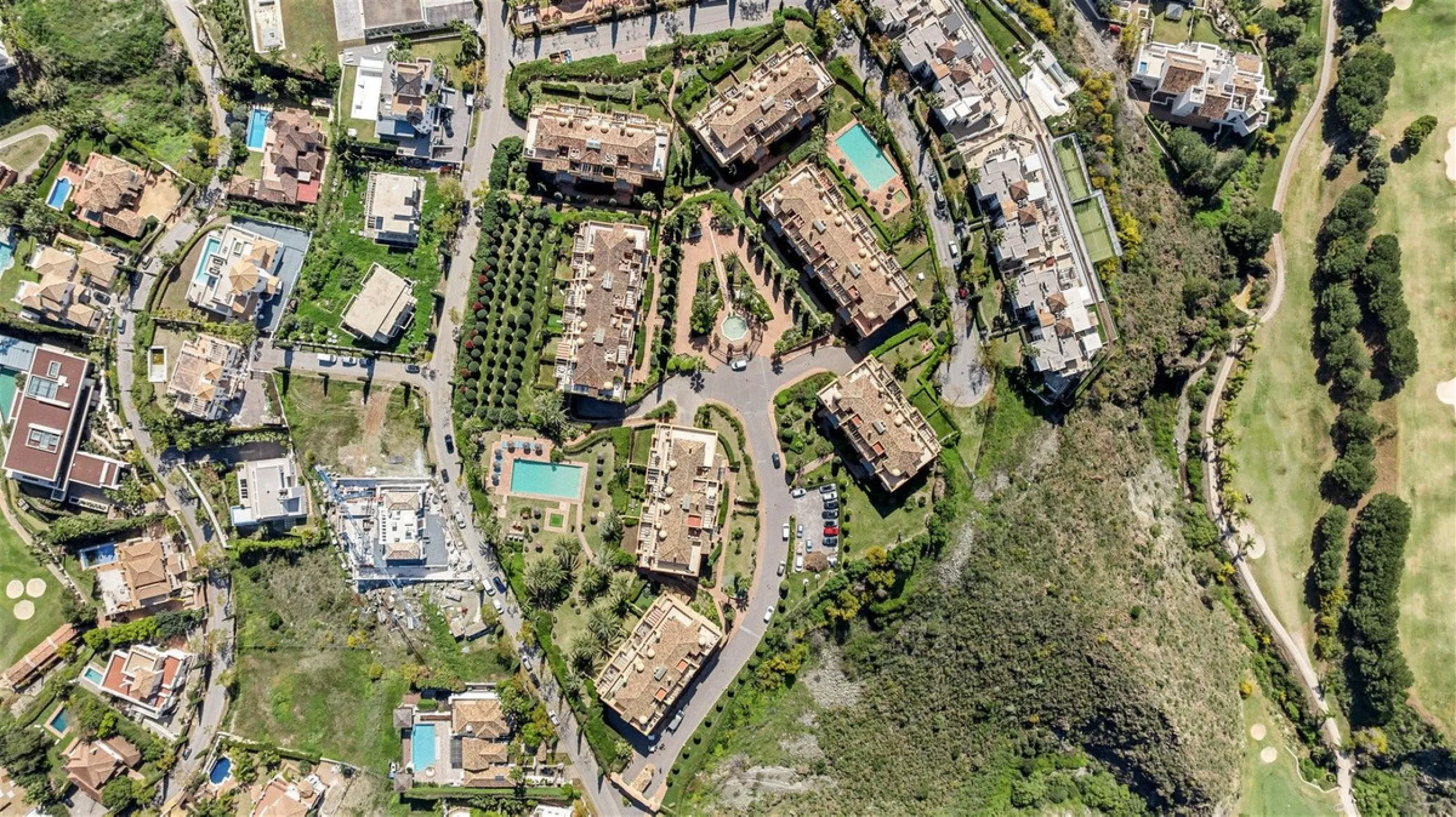 Exceptional panoramic duplex penthouse is located in the prestigious Los Flamingos Golf Resort and offers four bedrooms and two and a half bathrooms, beautifully presented in a refined modern rustic style.