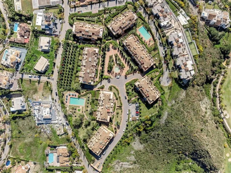Exceptional panoramic duplex penthouse is located in the prestigious Los Flamingos Golf Resort and offers four bedrooms and two and a half bathrooms, beautifully presented in a refined modern rustic style.