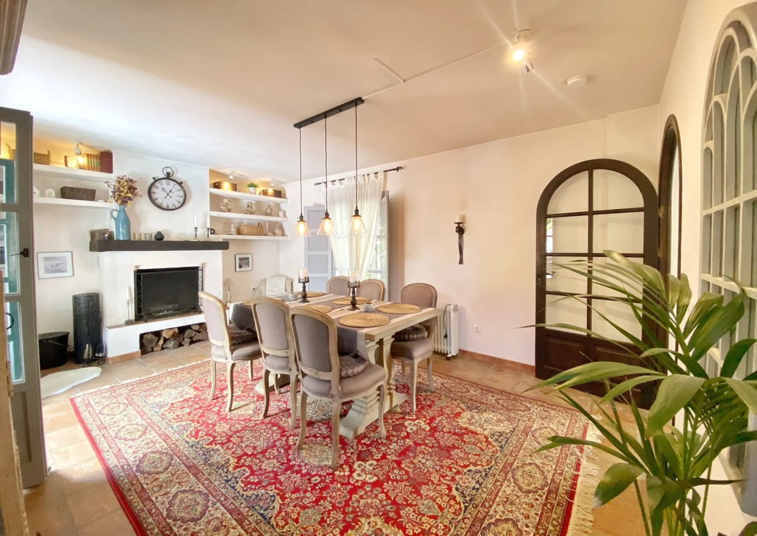 House - Semi-Detached House в продаже в Marbella, Málaga. В доме 3 спален и 2 ванных комнат. Площадь дома 107 м². Площадь участка 125 м²