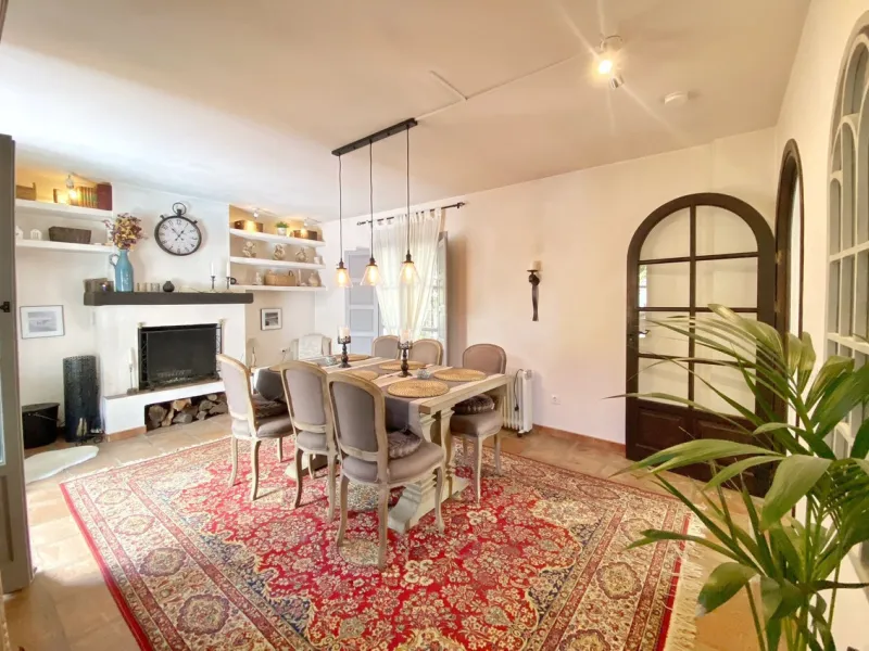 House - Semi-Detached House в продаже в Marbella, Málaga. В доме 3 спален и 2 ванных комнат. Площадь дома 107 м². Площадь участка 125 м²
